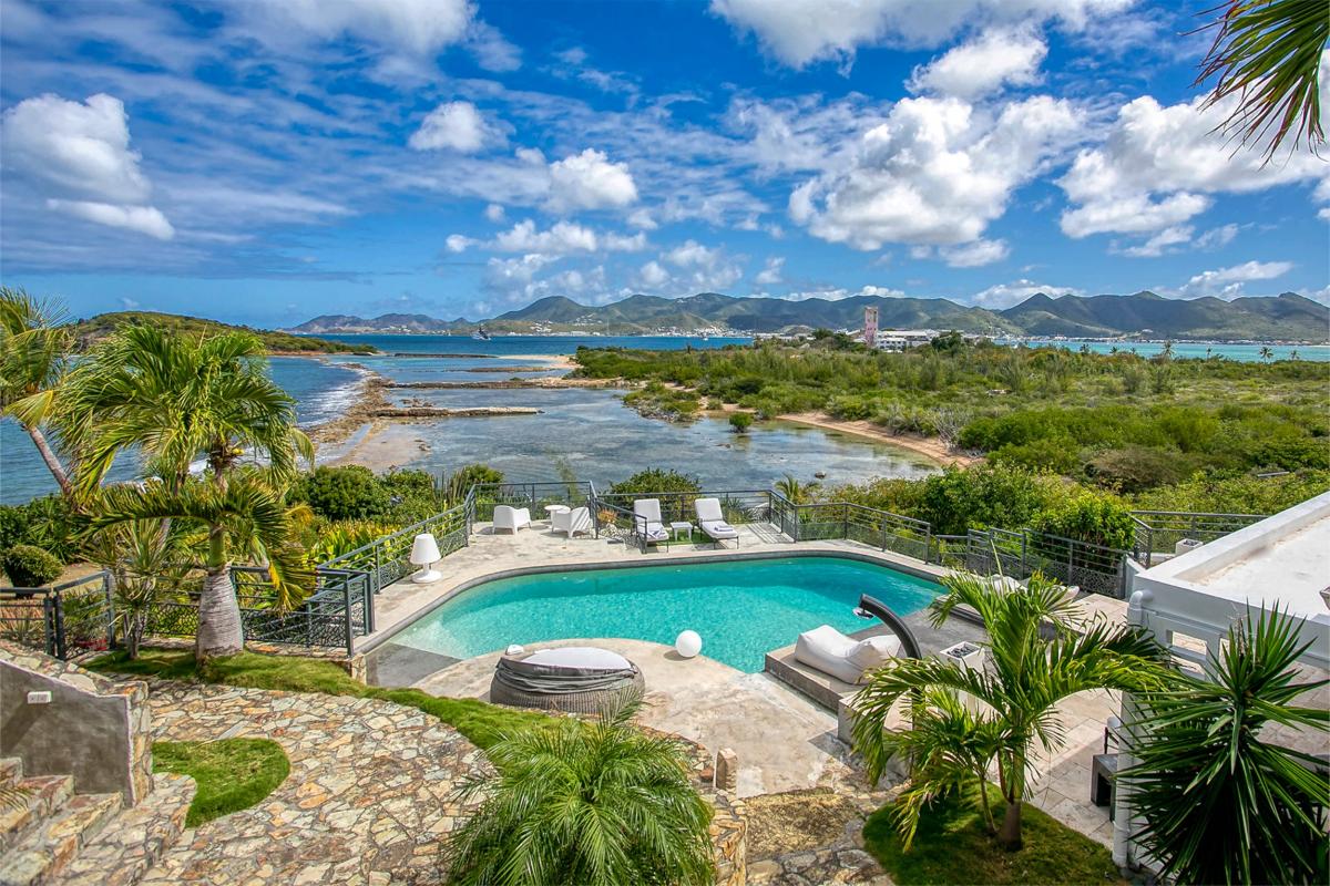 Villa rental in St Martin - The pool